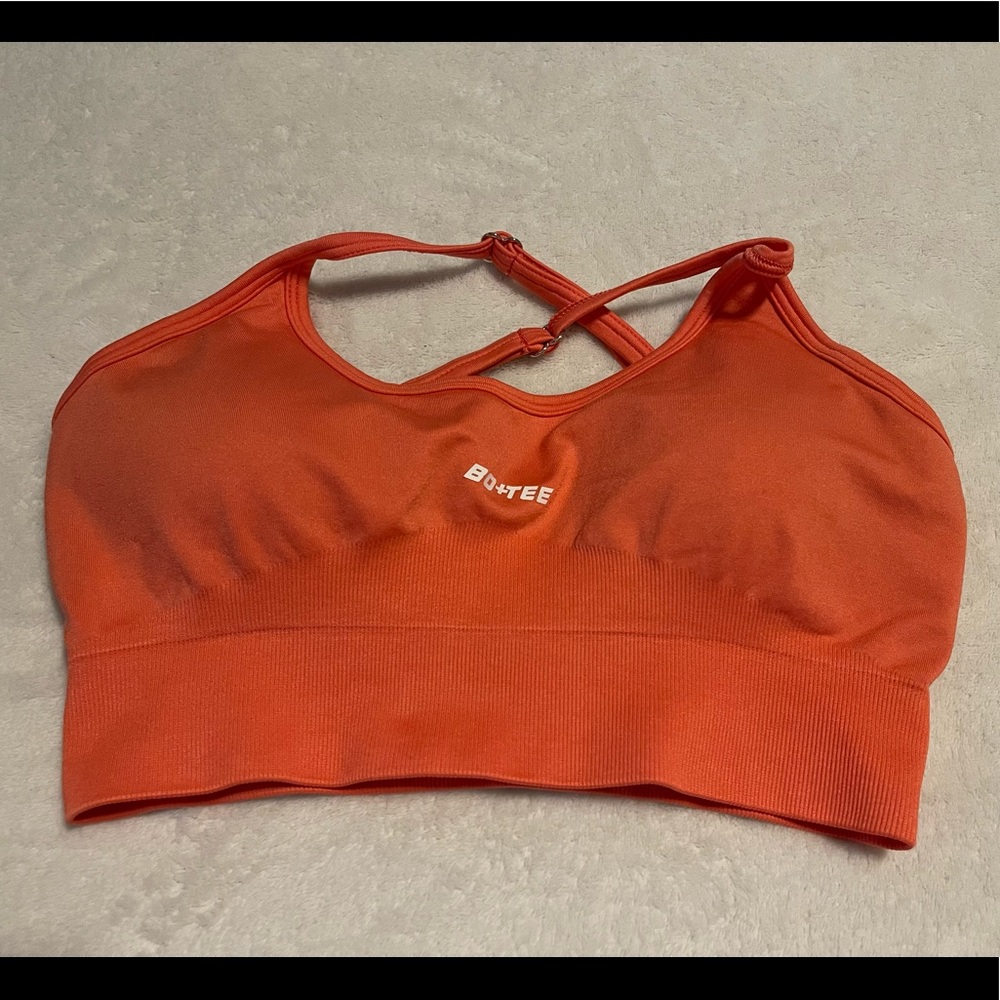 Pink meggan grub bo+tee sports bra.